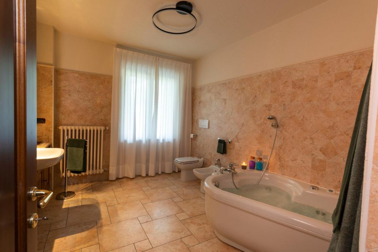 Villa Mara - Aosta - 200 Mq - Wifi - Jacuzzi - Parcheggio - Giardino Luaran gambar