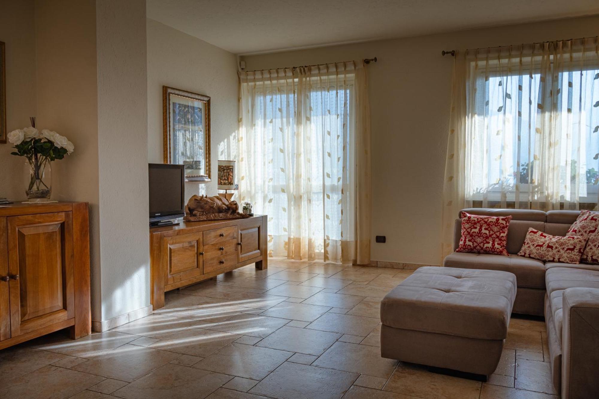 Villa Mara - Aosta - 200 Mq - Wifi - Jacuzzi - Parcheggio - Giardino Luaran gambar