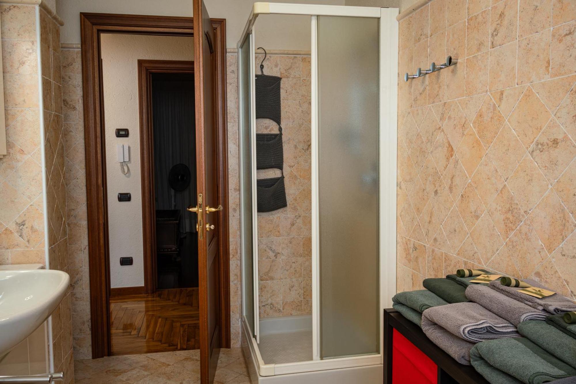 Villa Mara - Aosta - 200 Mq - Wifi - Jacuzzi - Parcheggio - Giardino Luaran gambar