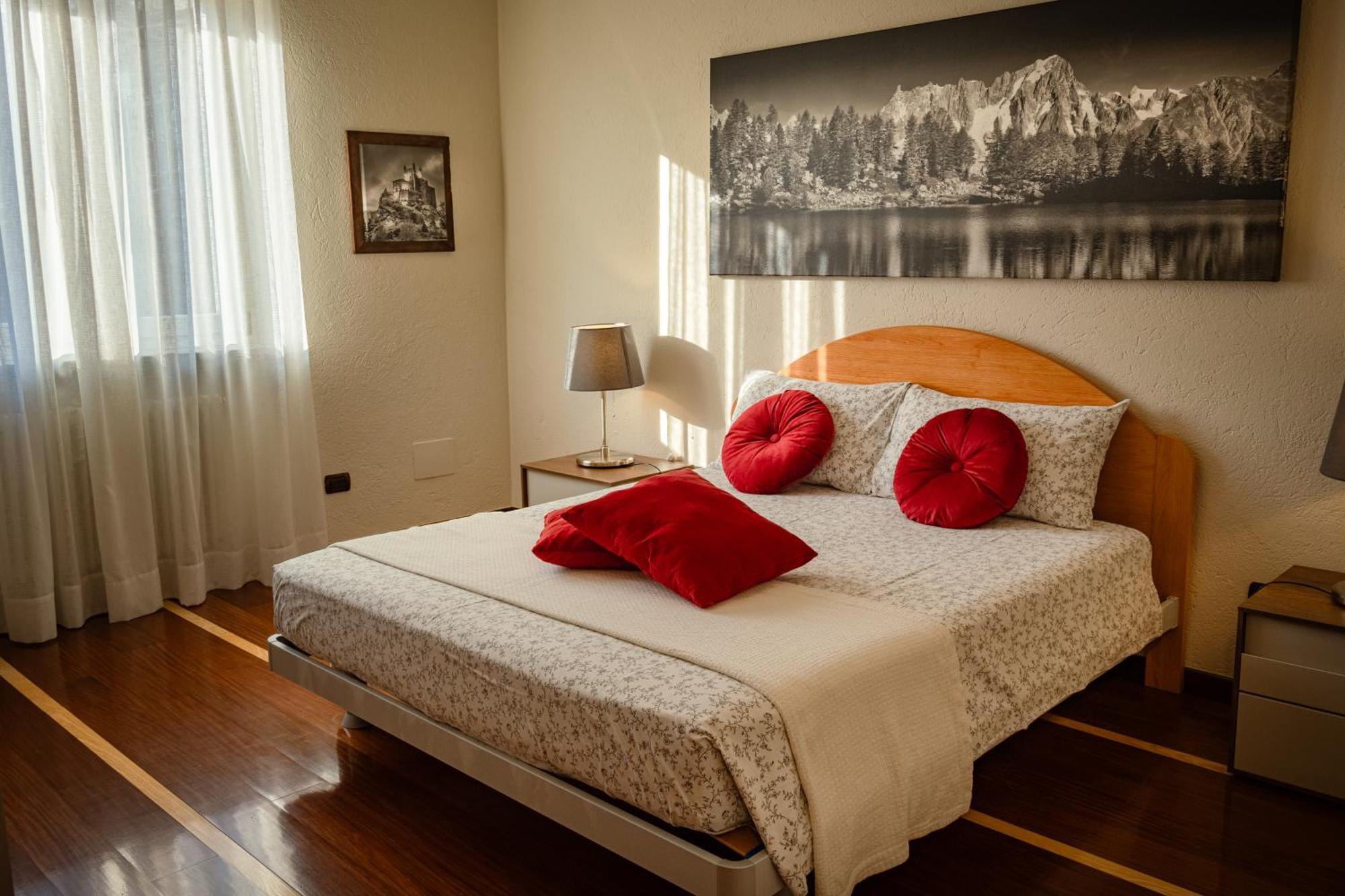 Villa Mara - Aosta - 200 Mq - Wifi - Jacuzzi - Parcheggio - Giardino Luaran gambar